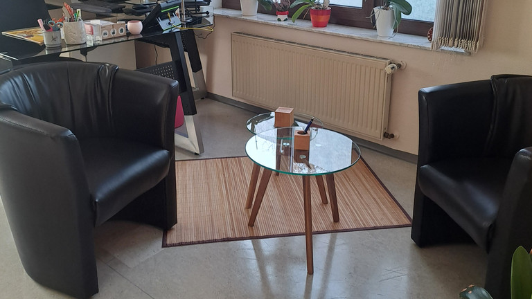 Blick in den Beratungsraum Immanuel Suchtberatung Schmalkalden - Nachricht - Bewährte Beratungsarbeit in neuen Räumen Blick in den Beratungsraum Immanuel Suchtberatung Schmalkalden - Nachricht - Bewährte Beratungsarbeit in neuen Räumen
